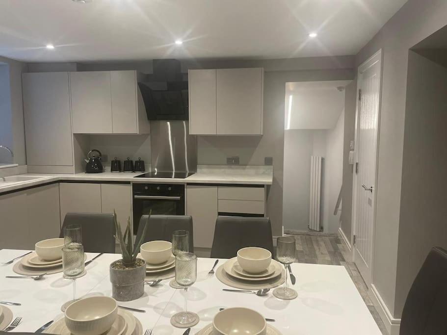 Rivendell Modern 2 Bedroom Apartment In St Peters Village Sleeps 6 Broadstairs Exterior photo