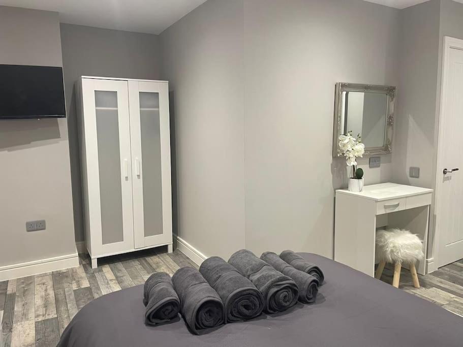 Rivendell Modern 2 Bedroom Apartment In St Peters Village Sleeps 6 Broadstairs Exterior photo